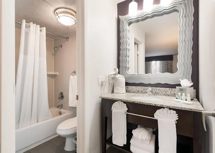 Clarion Inn & Suites Across From Universal Orlando Resort
