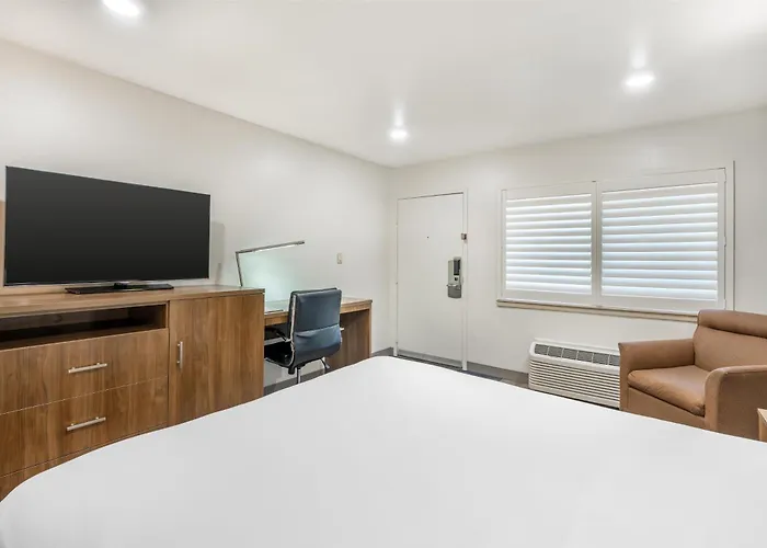 Best Western Plus Clocktower Inn