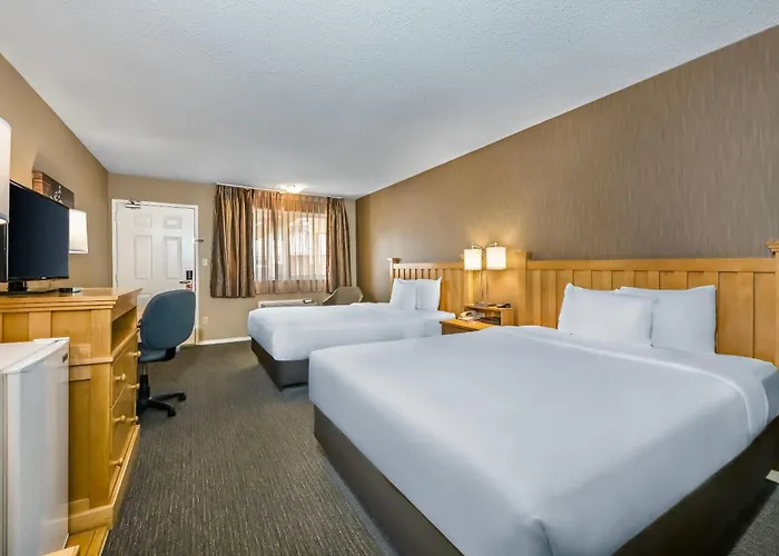 Econo Lodge Inn & Suites
