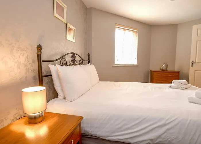 The Queens Hotel & Victoria Cloisters Apartments