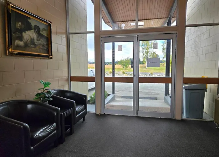 Fiordland Hotel