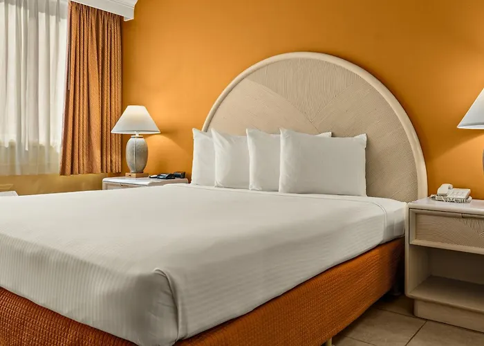 Airport Honolulu Hotel, Trademark Collection By Wyndham