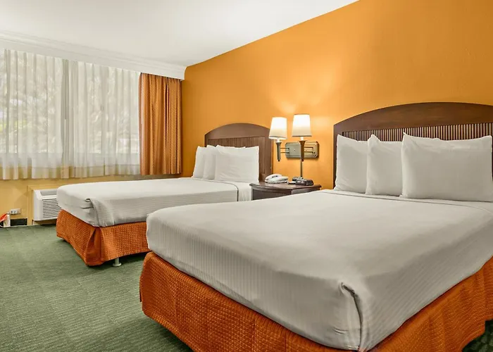 Airport Honolulu Hotel, Trademark Collection By Wyndham