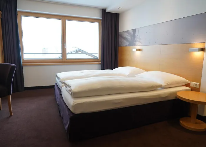 Quality Hosts Arlberg - Hotel Goldenes Kreuz B&B - Sommerkarte Premium Inklusive