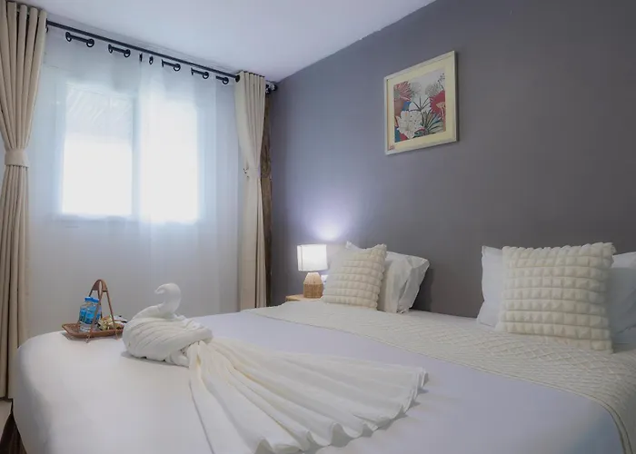 Phi Phi Cozy Seafront Resort