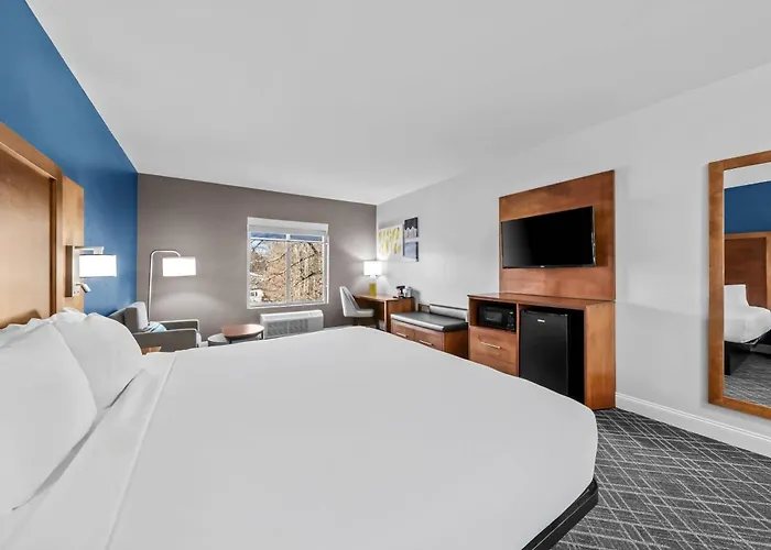Comfort Inn & Suites Plainville-Foxboro