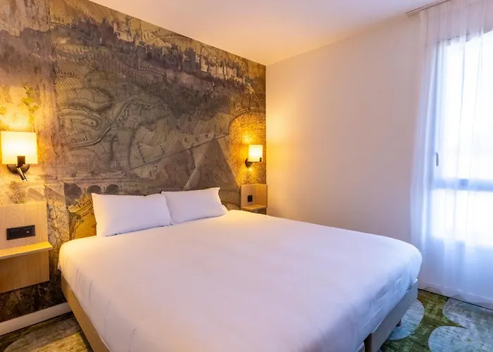 Hôtel Pont Rouge , Carcassonne