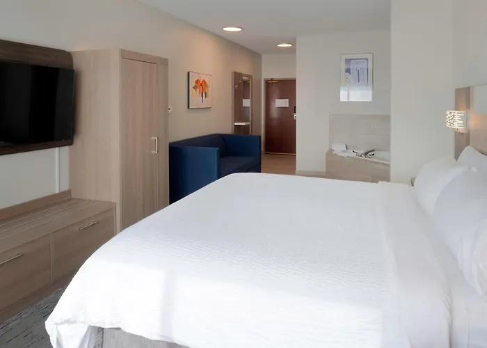 Holiday Inn Express Hotel & Suites Fort Atkinson By Ihg