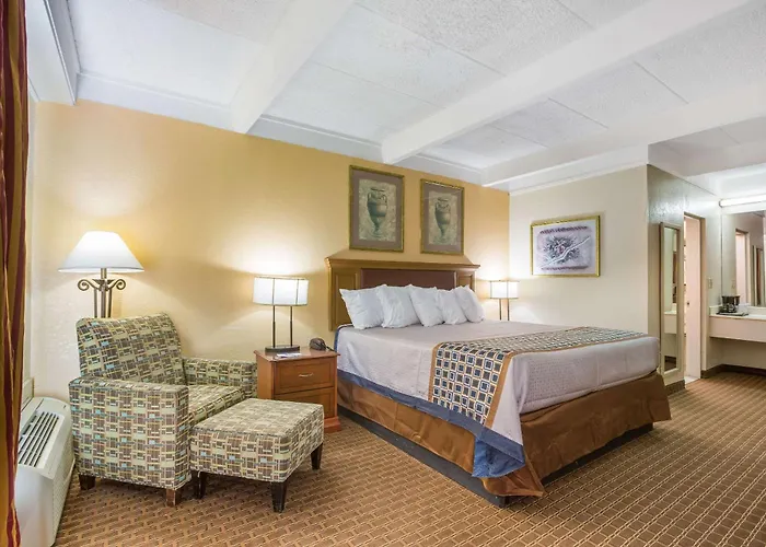 Super 8 By Wyndham Macon Ga