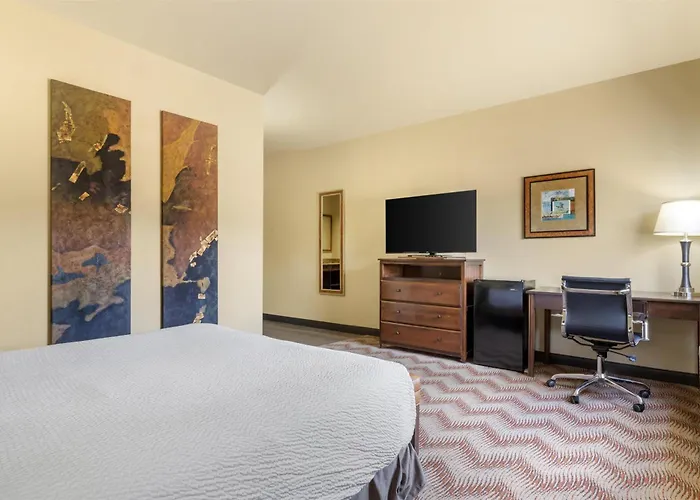 Best Western Plus Cimarron Hotel & Suites