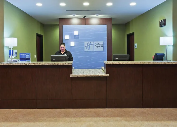 Holiday Inn Express & Suites Brady By Ihg