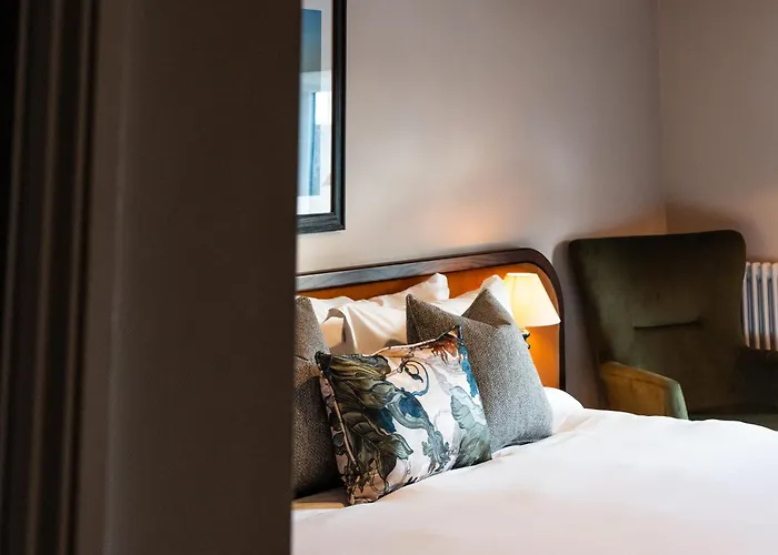 Longlands Inn & Cottages