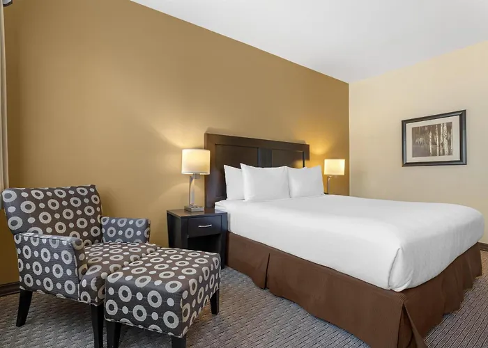 Best Western Plus Baker Street Inn