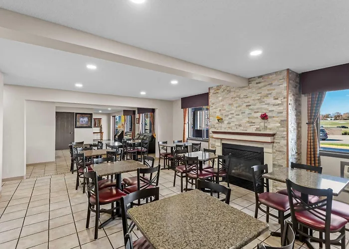 Days Inn & Suites By Wyndham Des Moines Airport