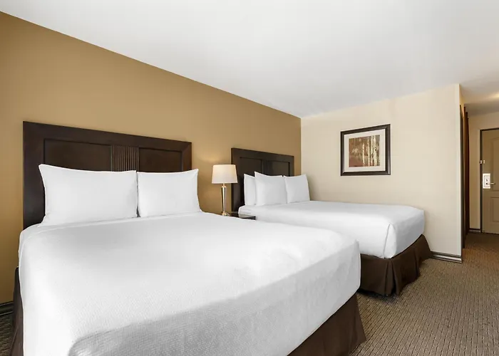 Best Western Plus Baker Street Inn