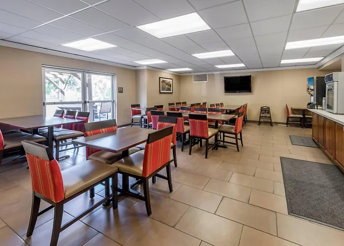 Comfort Suites Near Six Flags Magic Mountain