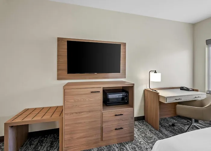 La Quinta By Wyndham Searcy Hotel