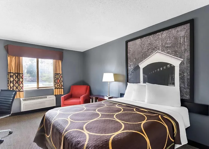 Super 8 By Wyndham Bloomington University Area
