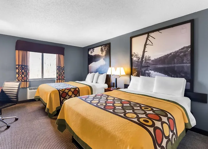 Super 8 By Wyndham Bloomington University Area