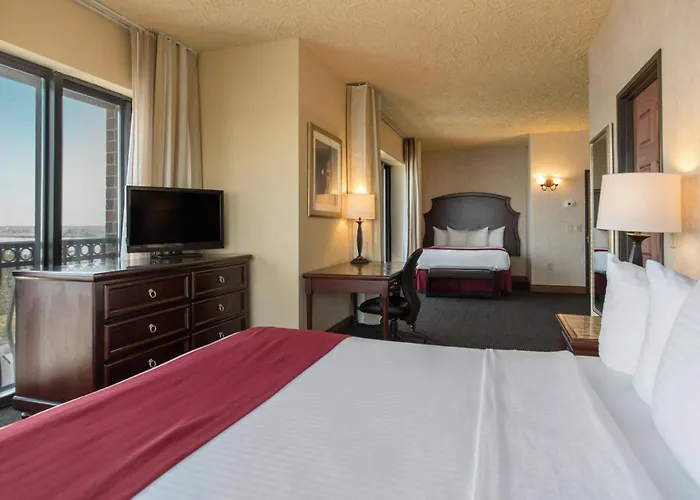 Shoreline Inn & Conference Center, An Ascend Collection Hotel