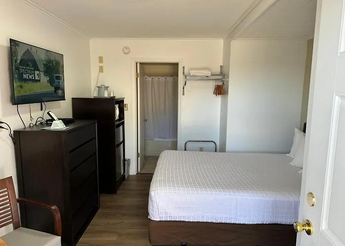 Lake 'N Pines Motel