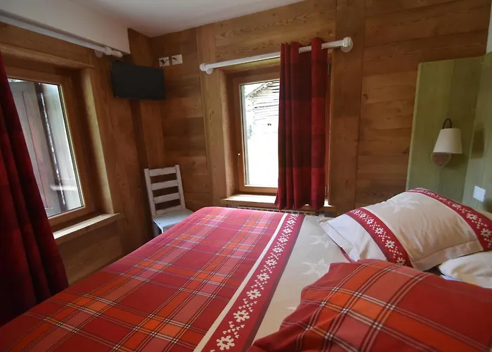 Hotel Petit Dahu - Chambres et Restaurant