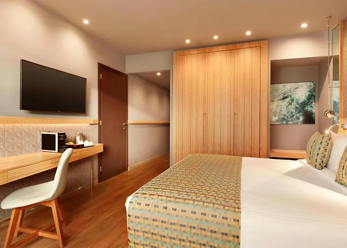 Zeus Wyndham Grand Athens