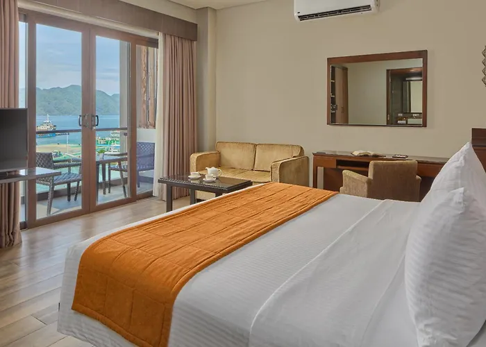 Two Seasons Coron Bayside Hotel
