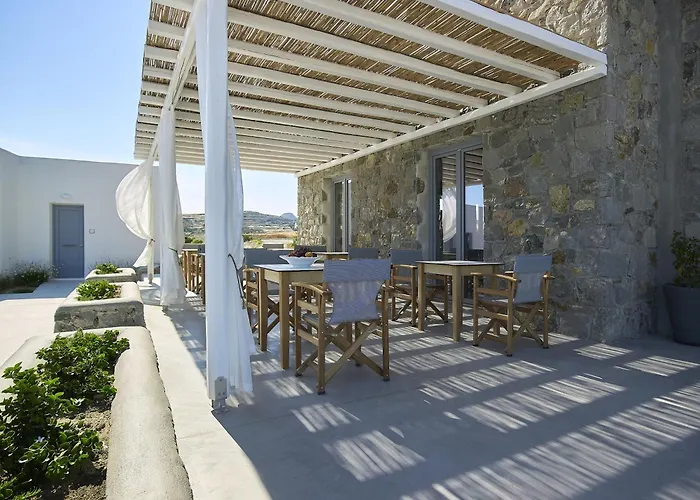 Lithos Luxury Rooms (Adults Only)