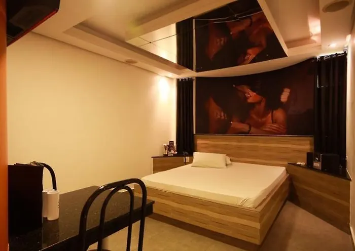 Luna Motel (Adults Only)