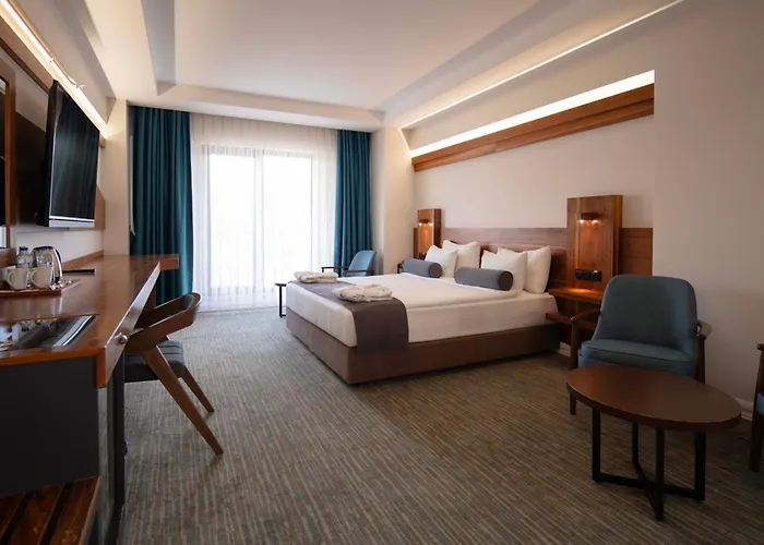 Karpalas City Hotel & Spa