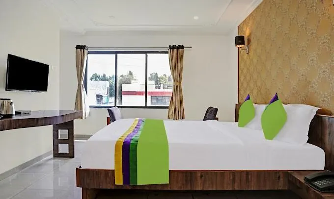Hotel Varsha Palace