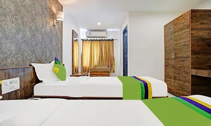 Hotel Varsha Palace