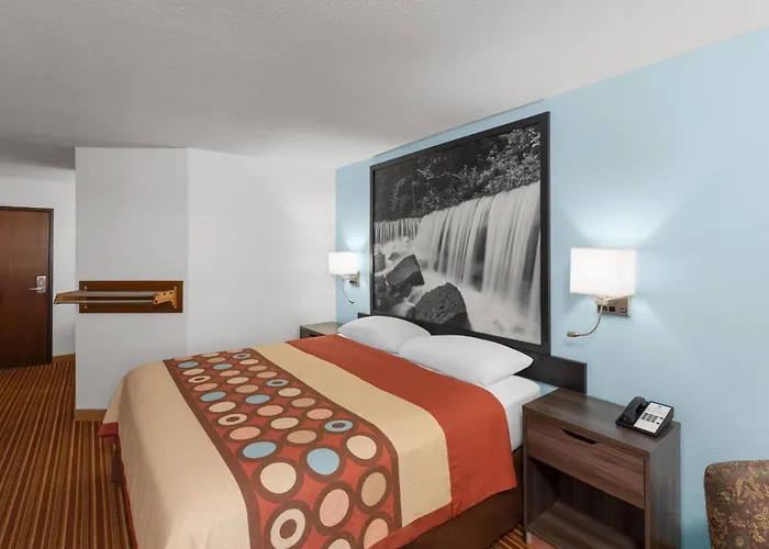 Super 8 By Wyndham Rock Port Mo