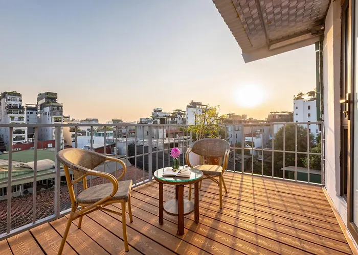 Golden Legend Palace Hotel & Travel
