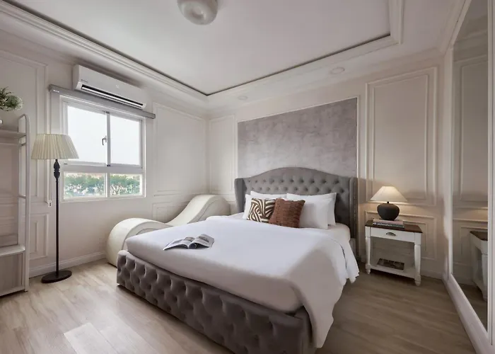 Quy Hung Hotel - Ben Thanh Market