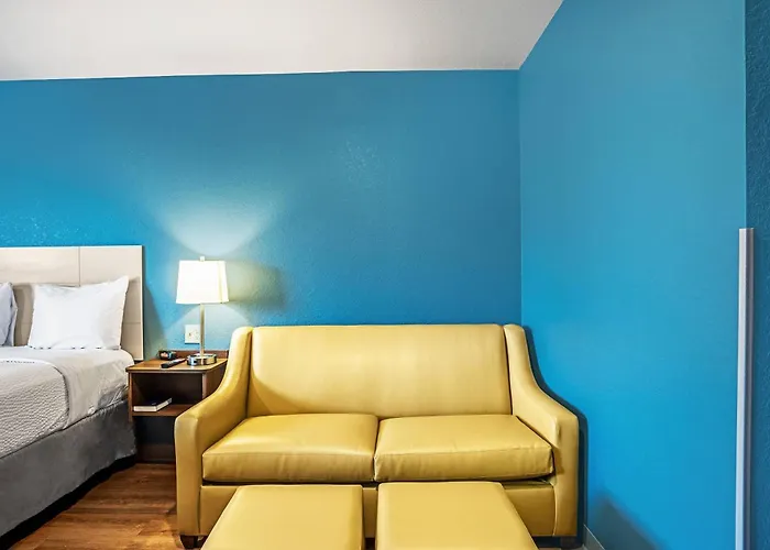 Woodspring Suites Naples East