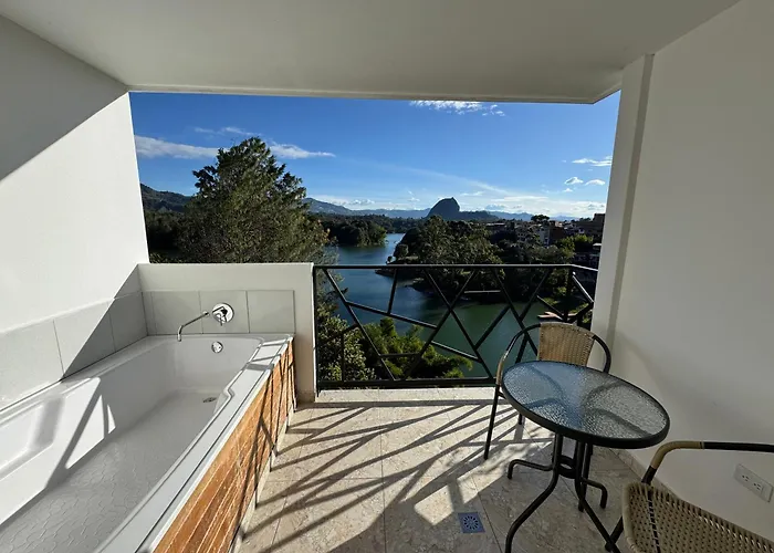 La Madriguera Hotel Guatapé Con Embalse