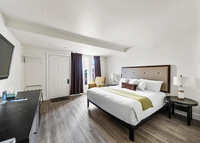 Shores Inn & Hotel