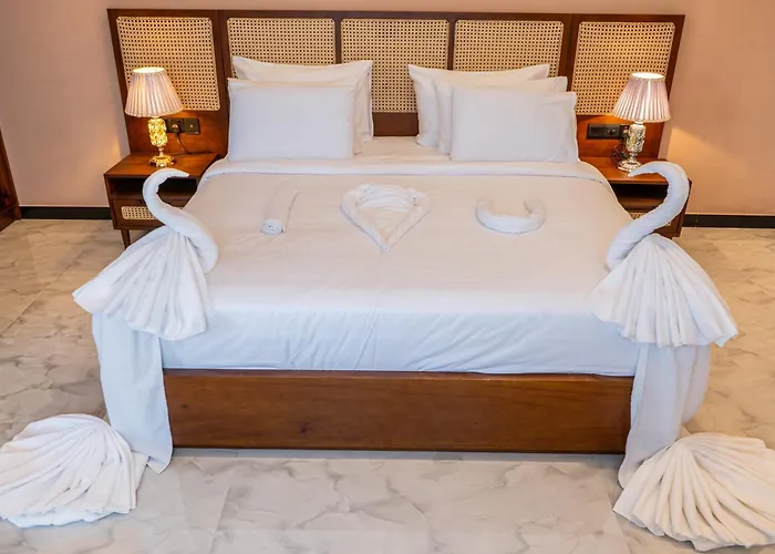 White Land City Hotel