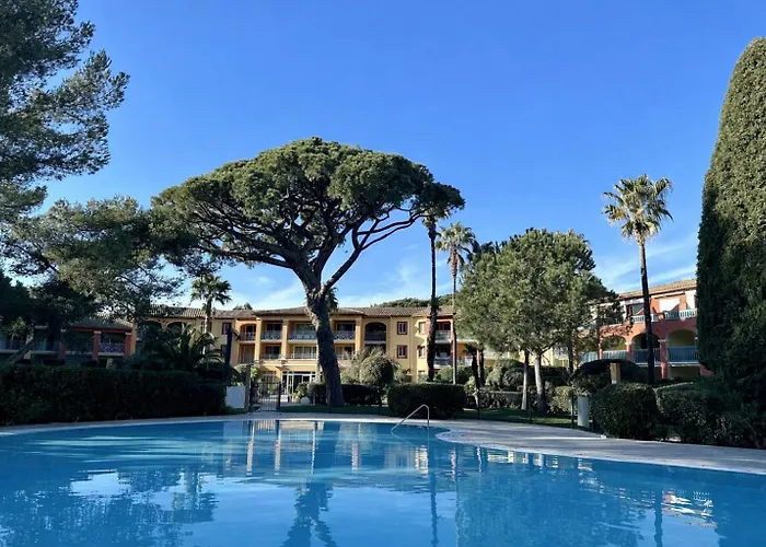 LA BADINE Appartement rénové Haut de game et Parc Prestations Premiumamme avec Climatisation Vue Pisc Hyères