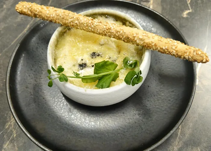 Logis Hôtel Loire Hotel - Les Cocottes Restaurant