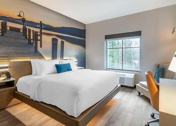 Cambria Hotel Lake Placid - Lakeside Resort