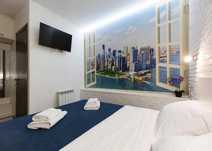 Smart Hotel Rooms Near Metro 24/7