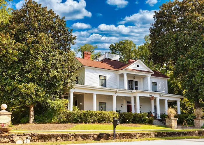 Veranda Historic Inn