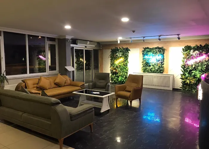 Blue Lake Otel