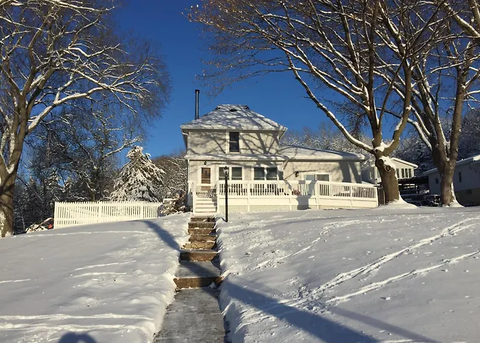 Little Bluff Inn
