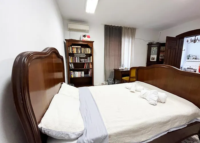 Beehive Hotel And Coworking