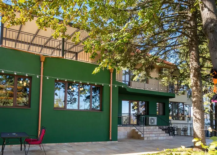 Queens Cottage Вила Царица