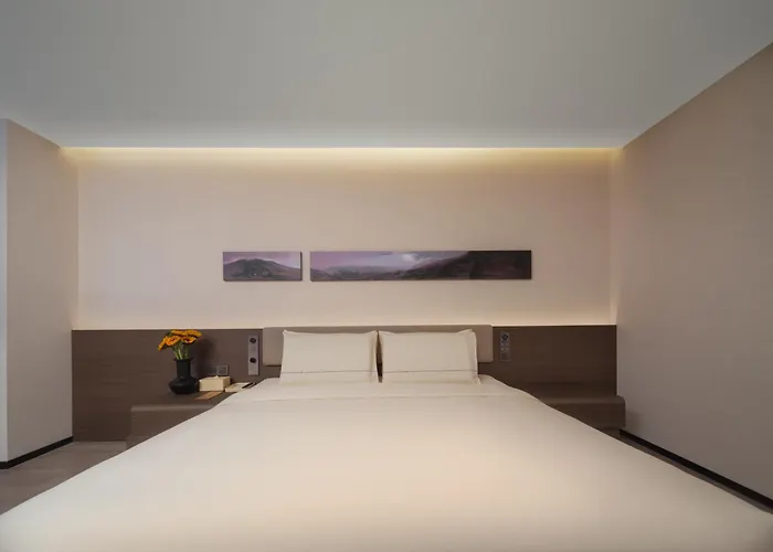 Atour Hotel Dalian Zhongshan Plaza Lu Xun Road
